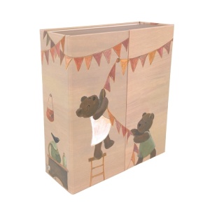 ursulet plus cu garderoba in cutie din carton durabil cu inchidere magnetica