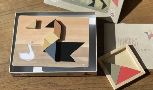 Tangram magnetic - joc cu piese din lemn pentru dezvoltarea gândirii spațiale