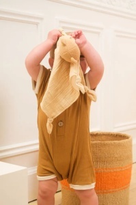 Doudou moale pentru bebeluși din bumbac organic – Marcel Bear