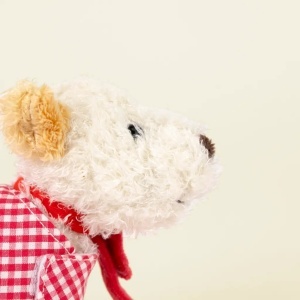 Mini Eliot – cățel de pluș cu lesă și haină gingham