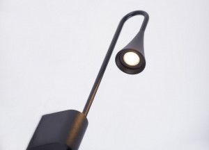 Aplica perete Comet Maxlight Negru -W0280  Culoare: Negru   Dimensiuni: Lungime 12cm, Latime 4cm, Inaltime 80cm (max)  Material: Metal, Acrilic  Becuri: 1 x 3,2W LED 230V, 300LM, IP54, 3000K