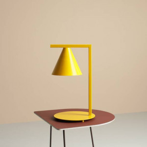 Veioza galbena, Veioza bec, Veioza moderna, Lampa de masa galbena, Lampa de masa moderna, Veioza dormitor, Veioza living, Lampa de masa dormitor, Veioza moderna living, Veioza moderna dormitor, Veioza metal, Lampa de masa, Veioza minimalista, Lampa de cit