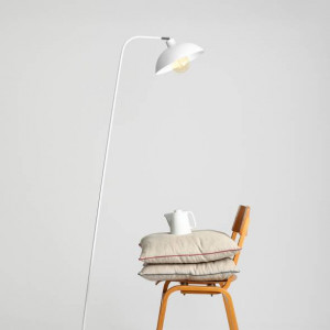 Lampadar alb, Lampadar forma dreapta, Lampa de podea alb, Lampadar modern, Lampadar living, Lampadar dormitor, Lampadar metal, Lampa de podea moderna, Lampadar modern living, Lampadar modern dormitor, Lampadar minimalist