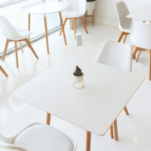Pendul alb, Pendul metal, Pendul metal alb, Pendul iluminat insula, Pendul interior, Pendul interior culoare alba, Iluminat interior, Pendul masa, Iluminat masa dining, Pendul modern, Iluminat bucatarie, Pendul bucatarie, Pendul insula bucatarie, Pendul m