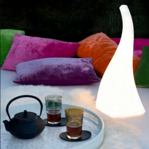 Lampa exterior modern alb pentru podea Flame S