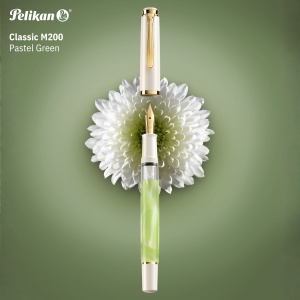 Stilou Classic Pastel Green M200, penita F placata aur 24k, accesorii placate aur 24k