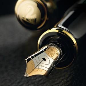 Stilou Souverän® Black Green M400, penita F aur 14k, accesorii placate aur 24k - Img 7