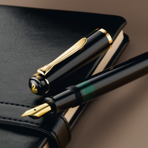 Stilou Classic Black M200, penita M placata aur 24k, accesorii placate aur 24k - Img 2