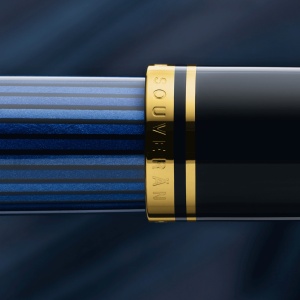 Stilou Souverän® Black Blue M400, penita M aur 14k, accesorii placate aur 24k - Img 2