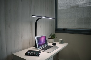 Lampa Unilux LED Strata Base pentru birou, cap 66cm pentru amplitudine iluminare, telecomanda wireless, comutator tactil, functie memorie, functie timer, port USB, culoare negru - Img 2