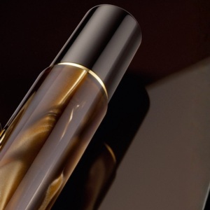 Stilou Classic Brown Marbled M200, penita F aur 24k, accesorii placate aur 24k - Img 2