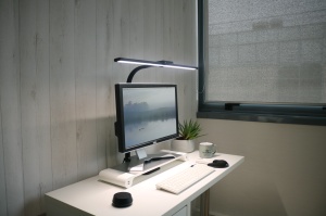 Lampa Unilux LED Strata Base pentru birou, cap 66cm pentru amplitudine iluminare, telecomanda wireless, comutator tactil, functie memorie, functie timer, port USB, culoare negru - Img 3