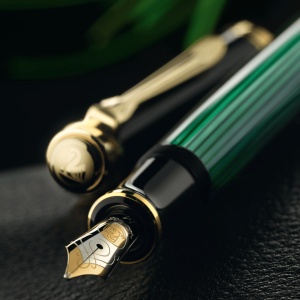 Stilou Souverän® Black Green M400, penita F aur 14k, accesorii placate aur 24k - Img 5