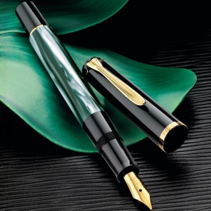 Stilou Classic Green Marbled M200, penita M placata aur 24k, accesorii placate aur 24k - Img 2