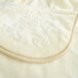 Pătură Embosată Floral Premium Crem, Catifelată, 200x230 cm - Img 3