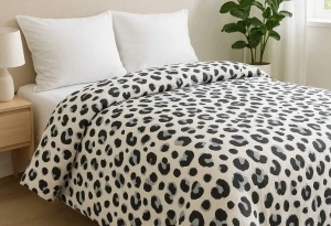 Pilotă de iarnă imprimată, exterior bumbac, umplutură siliconizată 400 g/mp, Model Animal Print, 200 × 220 cm