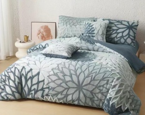 Lenjerie de pat Cocolino 6 piese, model floral embosat, cearșaf cu elastic 180 × 200 cm, Dahlia V8