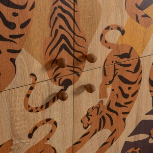 Comoda Model Tigris, Stejar sonoma/Portocaliu/Rosu, 95x36x111 cm - Img 3