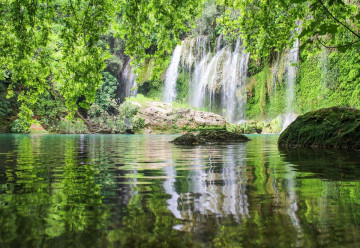 Fototapet - Cascadă în Pădure - Img 3