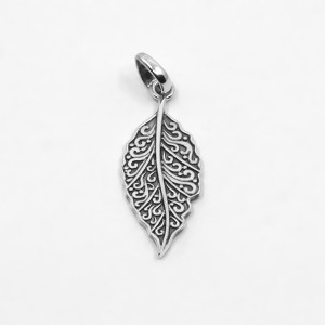 pandantiv de argint patinat frunză