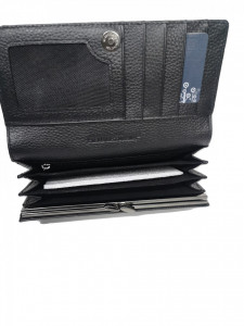 Material:piele naturala   Dimensiuni:18x10cm  Compartimentare:8 compartimente pentru card                               4 compartimente interioare dintre care un prevazut cu fermoar