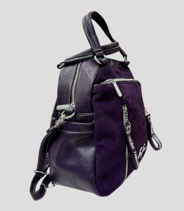 Dimensiuni:27x29x14          Culoare: Mov                Compartimente: 1 principal , 7 buzunare    Material:piele ecologica si piele intoarsa naturala  Functie:rucsac  Dimensiuni:30x30x14             Culoare: mov              Compartimente: 2 principale 