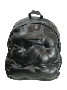 Tip produs: Rucsac David Jones  Culoare: Negru  Sistem inchidere: Fermoar Dimensiune: ~ 10 x 28 x 34 cm ( l x L x H ) Buzunare: Interioare si exterioare. Detalii: Bretele ajustabile.
