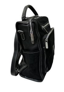 Material:piele ecologica si piele intoarsa naturala  Functie:rucsac-geanta  Dimensiuni:30x29x12          Culoare: negru                    Compartimente: 1 principal ,8 buzunare   Rucsac Velina V.Fabbiano