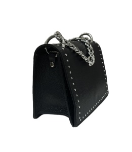 Geanta din piele naturala  Dimensiuni: 21x15x10 cm Compartimente: 1 compartiment principal  Buzunare: 1 interioar și unul exterior spate Curea: suplimentară Culoare:neagra 