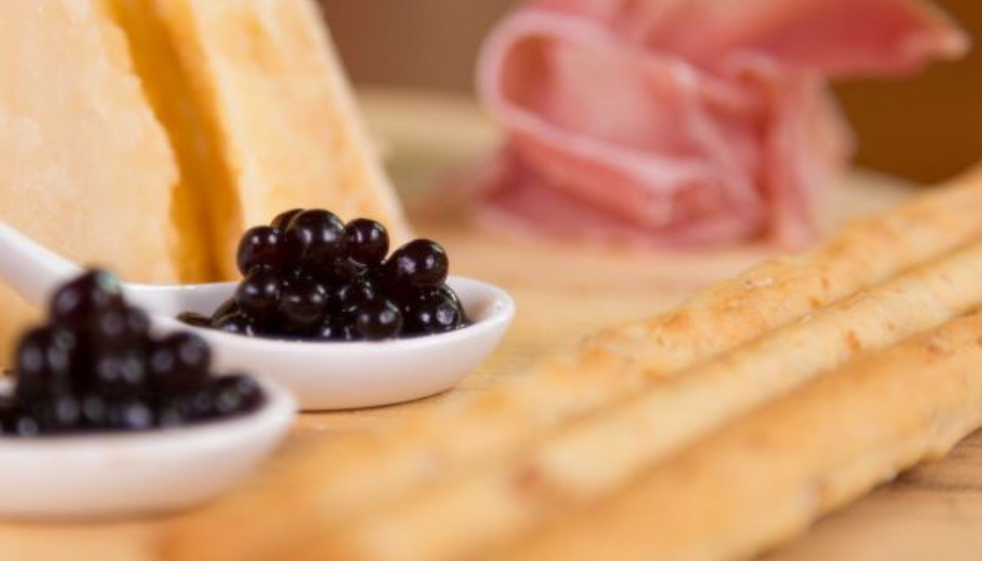 Perle de Oțet Balsamic de Modena IGP: Magia Gustului și Eleganța Verii într-o Singură Picătură
