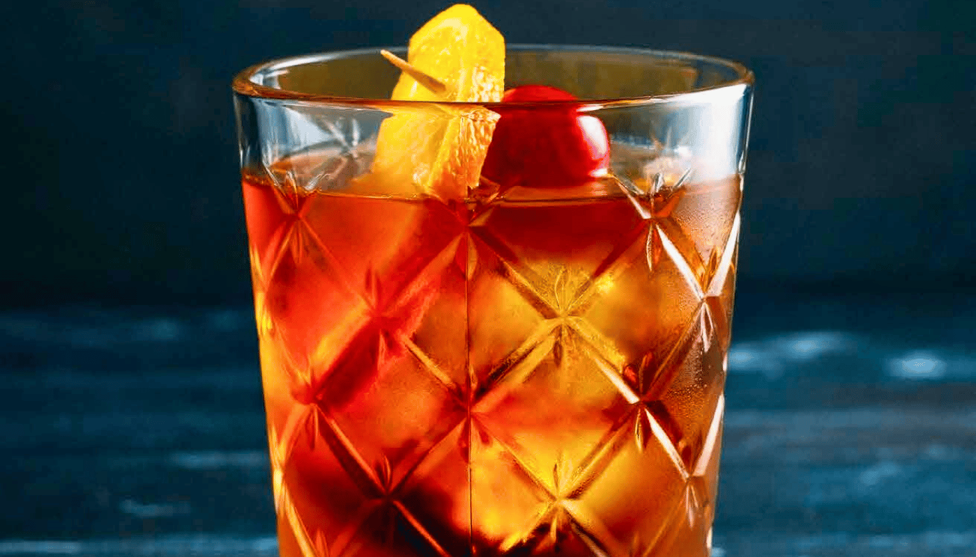 Whiskey Sour Clasic - Cocktail cu Alcool Răcoritor cu Gheață la Pahar by Cristal Barista @ OWU Bar