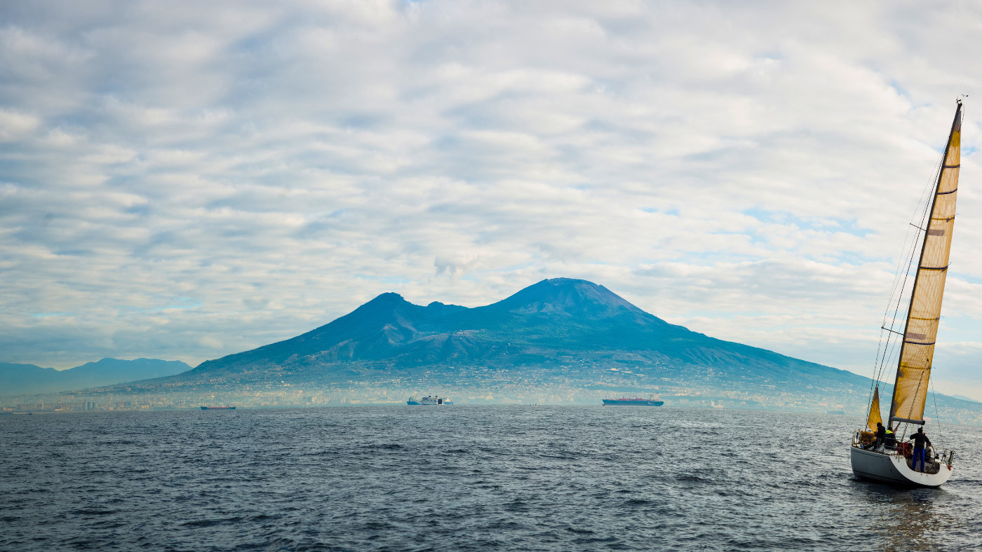 Legenda Capri și Vesuvio: O poveste de iubire și suferință transformată într-un munte