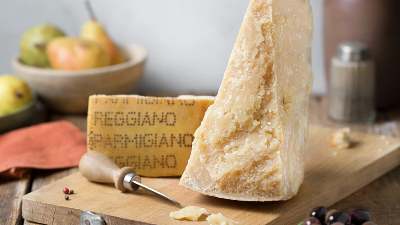 Parmigiano Reggiano de munte de la Caseificio Canevaccia: Adevărata Aromă Sustenabilă a Modenei Montane