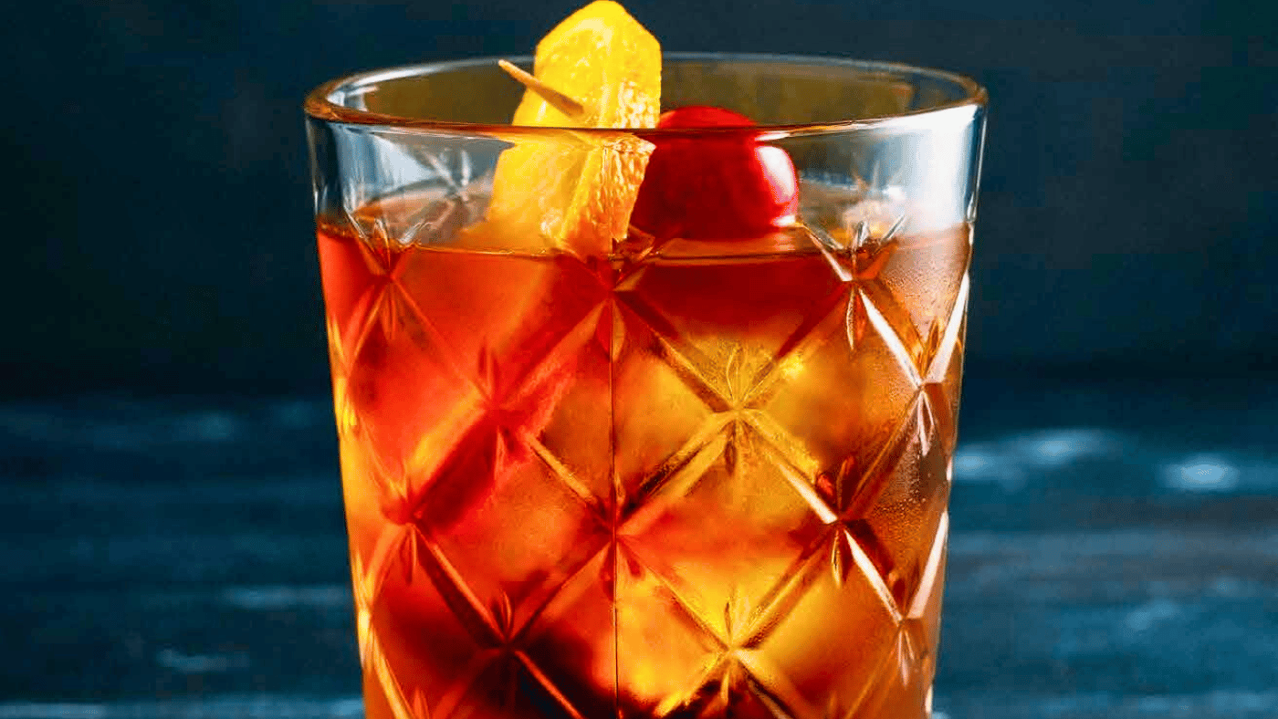 Whiskey Sour Clasic - Cocktail cu Alcool Răcoritor cu Gheață la Pahar by Cristal Barista @ OWU Bar