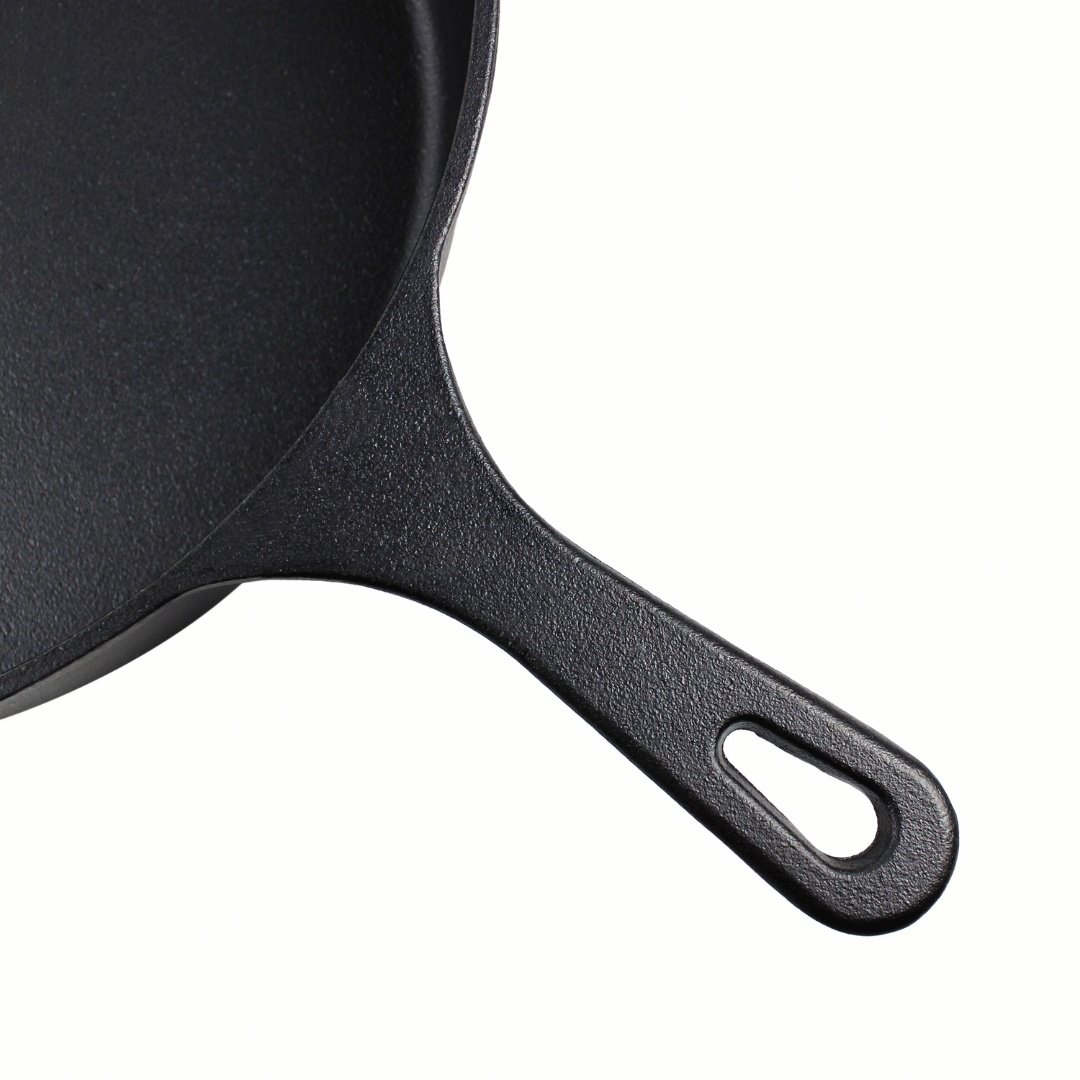 Cratita adanca din fonta cu capac din sticla, Crucible Cookware, 30 cm, 5L, cu manere silicon termorezistent si racleta de curatare incluse - 3 | YEO