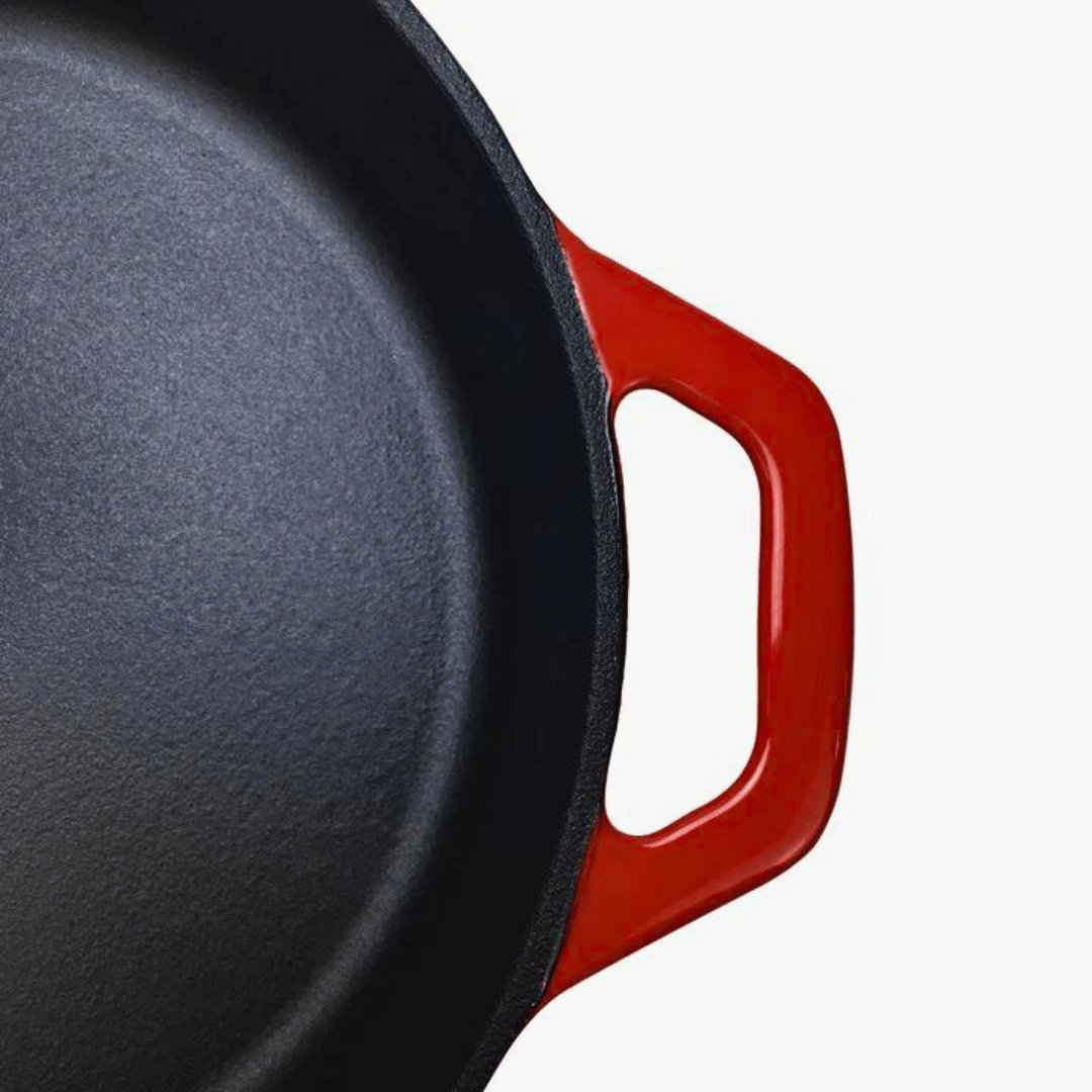 Tigaie din fonta emailata, Crucible Cookware, 26 cm, rosie, cu 2 suporturi din silicon termorezistente incluse - 1 | YEO