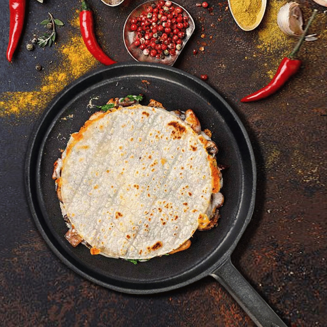 Tigaie joasa de clatite, Tortillada, tip plita rotunda, fonta pre-asezonata, 26 cm, maner fix cu suport din silicon termoizolant, pentru lipii Tortillas si Pancakes - 3 | YEO