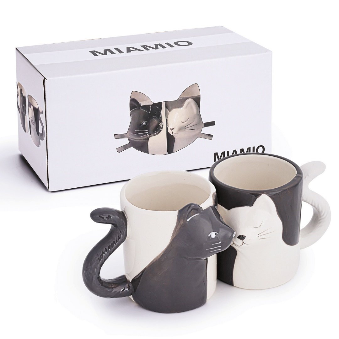 Set 2 Cani cuplu indragostiti, personalizate cu Pisicute 3D, cadou original pentru el&ea, cafea/ceai, ceramica, alb/negru, 350 ml