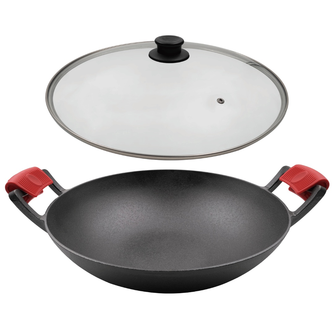 Tigaie Wok din fonta pre-asezonata, Crucible Cookware, 6.5L, capac din sticla 36 cm, manere cu 2 suporturi din silicon si racleta de curatare incluse