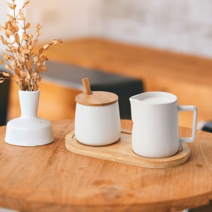 Set Latiera si Zaharnita cu tava de servire cafea, cana lapte 240ml, recipient zahar 200ml cu capac si lingurita, ceramica, alb - Img 5
