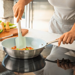 Set 2 Tigai inox cu strat ceramic antiaderent Ø20 + Ø28 cm, Lätt Home Vita, baza Full Induction - Img 9