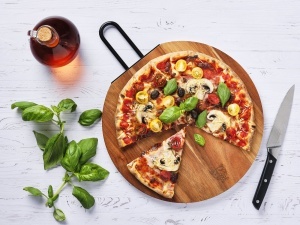 Tocător rotund de bucătărie din lemn de salcâm STINE, cu mâner inox ergonomic, Ø31 cm - Img 2