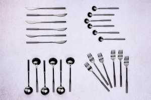 Set 24 Tacamuri inox ABEL, 6 persoane, 6 x Cutite, 6 x Linguri, 6 x Furculite, 6 x Lingurite, Otel inoxidabil, design modern, Negru lucios - Img 3