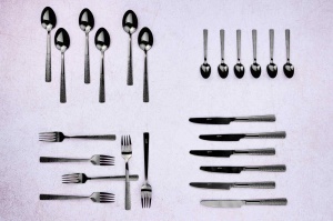 Set 24 Tacamuri inox FINN, 6 persoane, 6 x Cutite, 6 x Linguri, 6 x Furculite, 6 x Lingurite, Otel inoxidabil, textura ciocanita, Negru lucios - Img 3