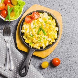 Set 4 Tigai din fonta cu coada, Crucible Cookware, 4 dimensiuni 13cm/15cm/20cm/25cm, 2 x Manere silicon termorezistent incluse - Img 6