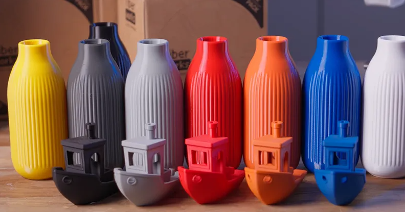 Piese printate cu filament FiberWORKS PLA în toate cele 8 culori RAL