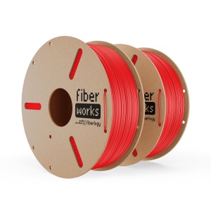 Două role de filament PLA FiberWORKS roșu, cu eticheta produsului vizibilă