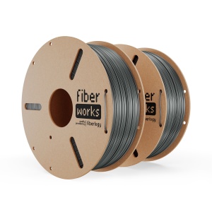 Două role de filament PETG FiberWORKS grafit, cu eticheta produsului vizibilă