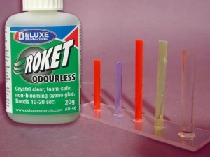 Deluxe Materials Roket Odourless - aplicare de precizie pe detalii fine - RepRapMania