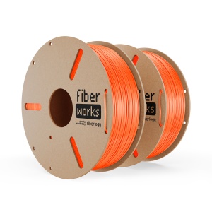 Două role de filament PETG FiberWORKS portocaliu, cu eticheta produsului vizibilă
